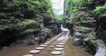周邊精品線路 百里峽 龍門天關(guān) 東湖港 高空誓言玻璃棧道 漂流3日游 行程景點全包含,甄選野三坡特色景點